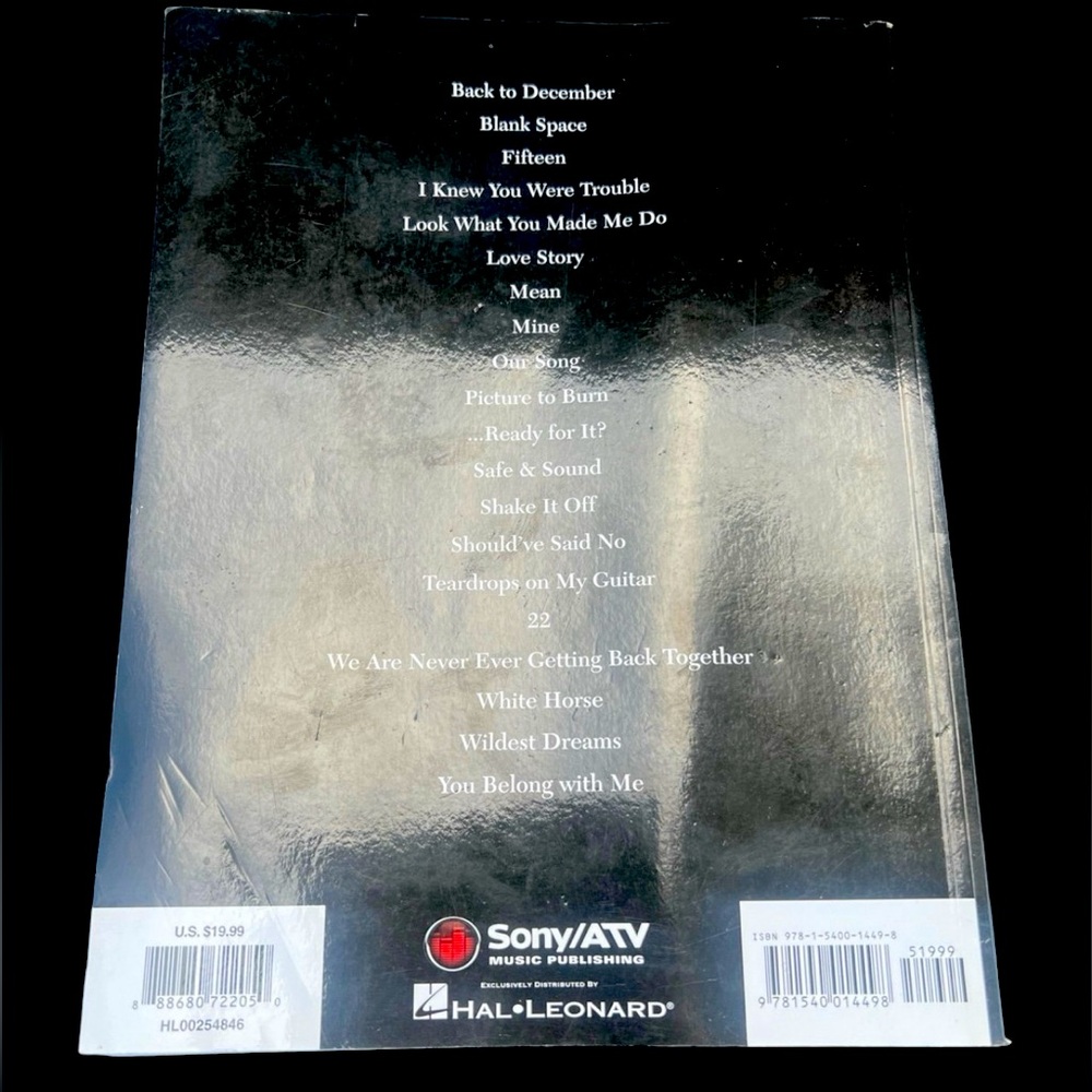 Taylor Swift easy piano anthologies book. Like New - Picture 2 of 2